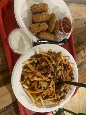 mozz sticks & buffalo chicken fries 😮‍💨🤤  at Healthy Junk in Anaheim