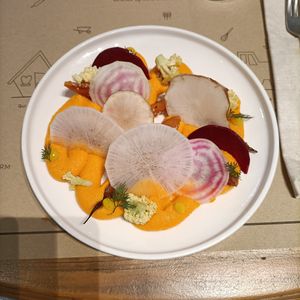 Hummus di carote con rape e radici dell'orto at Nonno Andrea in Villorba