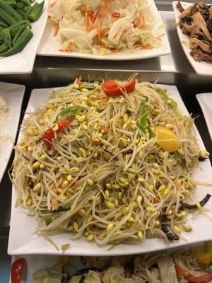 Buffet options  at Minder Vegetarian 明德素食 - Eslite Mall in Taipei