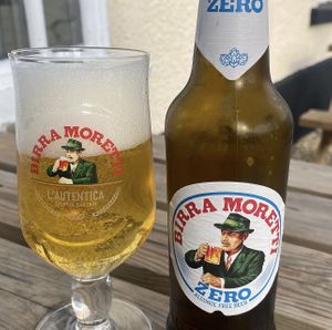 Zero Moretti  at The Bird In Hand in Swansea