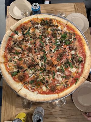 Custom Whole Pizza with vegan sausage I brought  at Hughes Pizza ヒューズ ピザ in Osaka