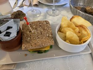 Hamburguesa vegana  at El Laurel in Salamanca