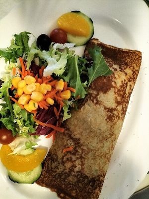 Crepe with spinach and cheese filling at El Laurel in Salamanca