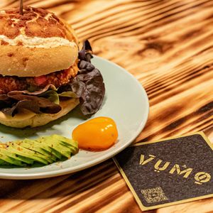 Bun at VÜMO in Porto