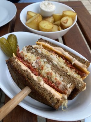 Rueben + potatoes & smoke aioli   at VÜMO in Porto