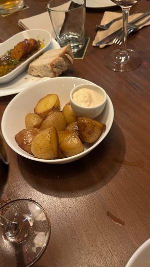 Batatas at VÜMO in Porto