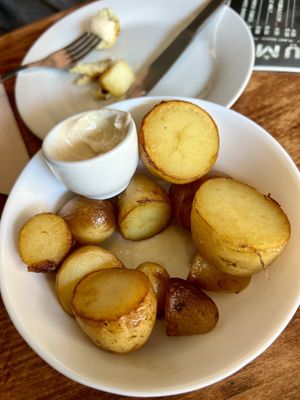 Smoked potatoes   at VÜMO in Porto