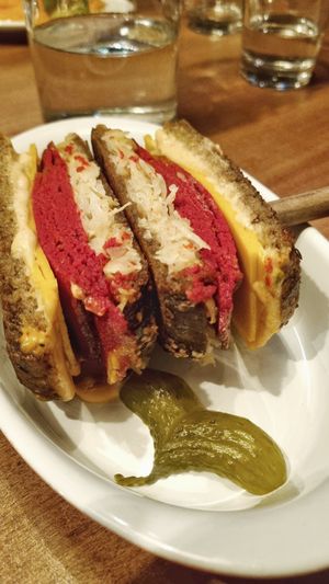 Reuben Sandwich at VÜMO in Porto