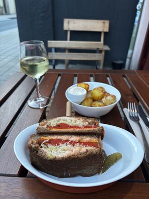 Reuben sandwich   at VÜMO in Porto