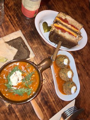 solyanka, rouben and croquettes at VÜMO in Porto