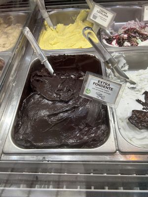 I can truly recommend the vegan “extra fondente”   at Gianduia in Barcelona