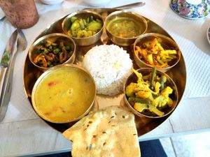 Vegan thali at Mama Momo in Sarlat-la-caneda