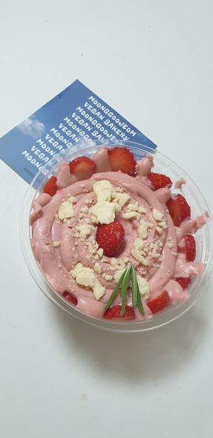 Strwaberry cake at Moonggoojeom Vegan Bakery in Busan