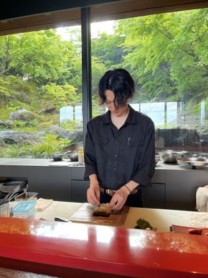 Watching the chef   at Pub Stop Pizza & Bar in Hakone