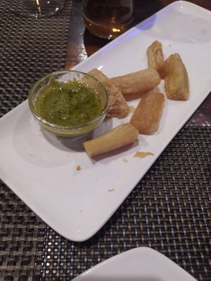 Yuca frita y el mojo verde (rico) #Veganuary at Cafe & Bar Bohemio in La Palma