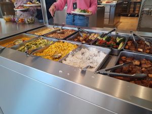 Warm buffet at roots kitchen in Zurich