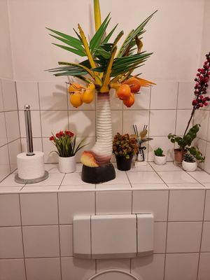 Decoration toilet at De Parel van Flores in Delft