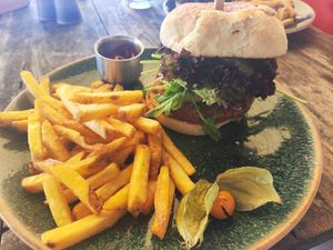 Falafel-Bürger at Seehaus Raabe in Woerthsee