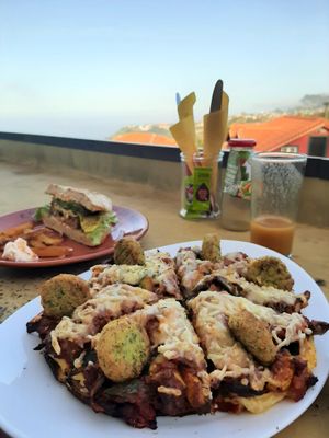 Vegan pizza at Bolo Do Caco Grill & Pizza in Sao Jorge