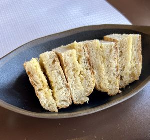 Bolo do Caco mit veg Knoblauchbutter  at Bolo Do Caco Grill & Pizza in Sao Jorge