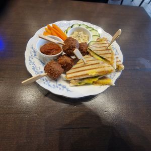 Small apero plate at Les Preuves Du Contraire in Bordeaux