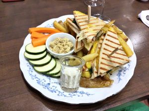 Grilled cheese and hummus at Les Preuves Du Contraire in Bordeaux