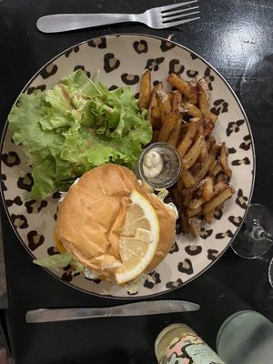 Tofu “fish and chips” burgerr  at Les Preuves Du Contraire in Bordeaux
