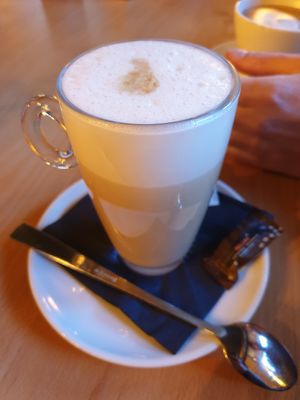 Latte macchiato with oat milk at Bohne & Malz am Stachus in Munich