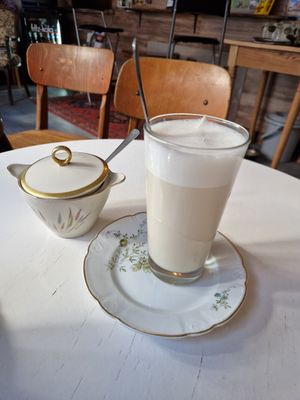 Chai Latte mit Hafermilch at Cocoa's Bistro in Bad Mergentheim