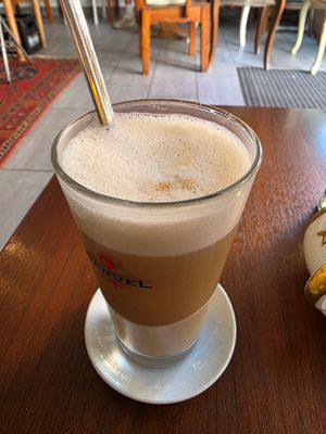 Latte Macciato mit Hafermilch at Cocoa's Bistro in Bad Mergentheim