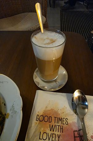 Latte Macciato mit Hafermilch at Cocoa's Bistro in Bad Mergentheim