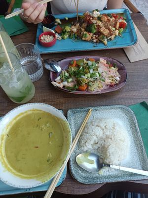self made lemonade was really good! recommend the pad thai with glassnoodles. tofu was suuuuuuuper silky at Asian Vegan Kitchen in Istanbul
