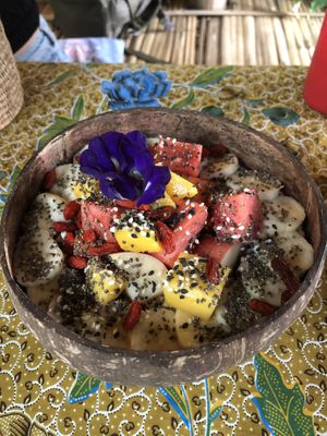 Yellow smoothie bowl for 100baht  at Earth Tone in Pai