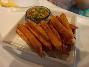 Sweet potato fries with sweet chilli dip at Earth Tone in Pai