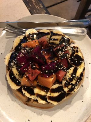 Glutenfreie Waffel 🧇   at Earth Tone in Pai