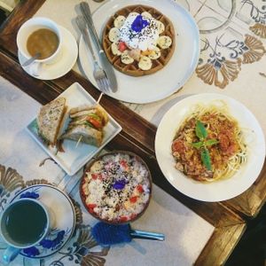 smoothie bowl, tempeh sandwich, spaghetti and a waffle with coconut cream  at Earth Tone in Pai