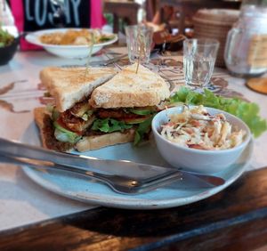 Tempeh sandwich at Earth Tone in Pai