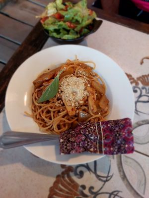 Spicy thai fusion pasta at Earth Tone in Pai