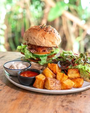 tempeh burger at Earth Tone in Pai