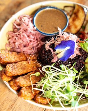 tempeh platter at Earth Tone in Pai