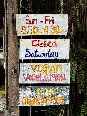 New opening times   at Earth Tone in Pai