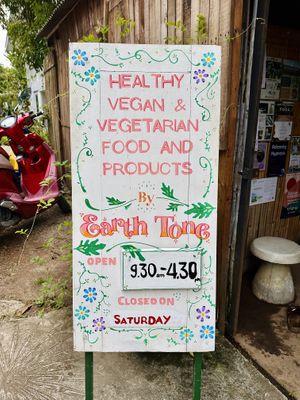 Now open again on Wednesdays but closed on Saturdays   at Earth Tone in Pai