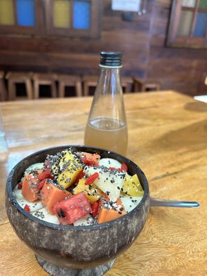Smoothiebowl  at Earth Tone in Pai