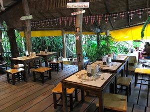 the seating  at Earth Tone in Pai