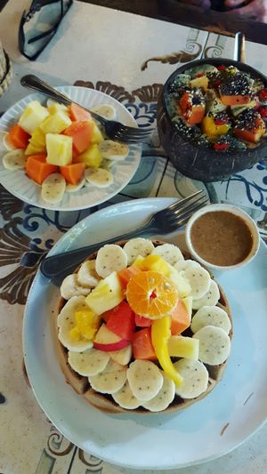 Waffle with extra fruits and almond butter + Green Spirulina smoothiebowl at Earth Tone in Pai