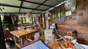   at Earth Tone in Pai