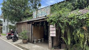 Earthly Frontal   at Earth Tone in Pai