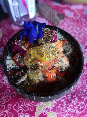Smoothie bowl at Earth Tone in Pai