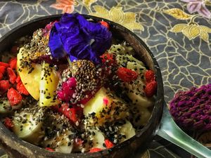 Yellow Smoothie Bowl at Earth Tone in Pai