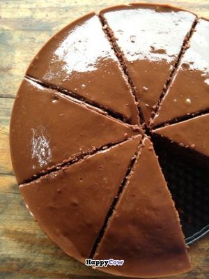 Vegan Chocolate Cake @ Earth Tone
ingredient : Cocoa powder, wheat flour, rice oil, coconut oil, rice milk, baking soda, baking powder, sugar cane, cashew nut, almond, tapioca flour, agar. 
 at Earth Tone in Pai